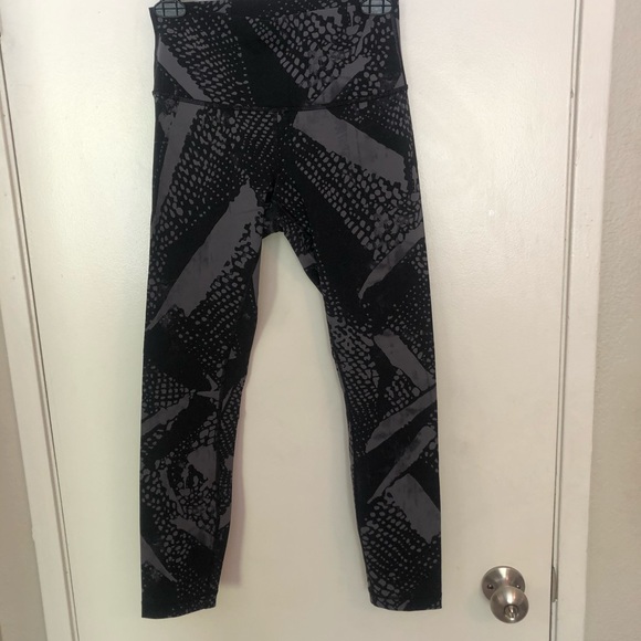 Compression Lululemon Leggings - Picture 3 of 4